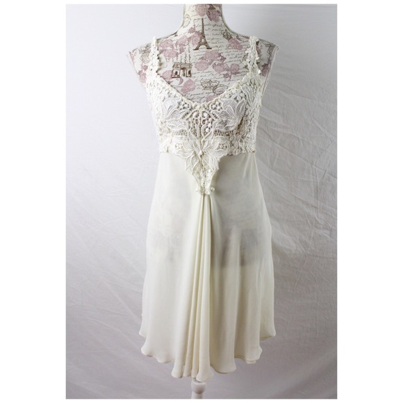 Flora Nikrooz Other - Flora Nikrooz Venice Lace Ivory Chemise Sz Small